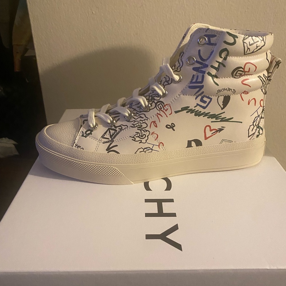 Unisex Givenchy sneakers Brand New with original box and dust bag.